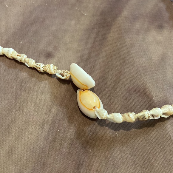 Shell Necklace 16" - Picture 2 of 9